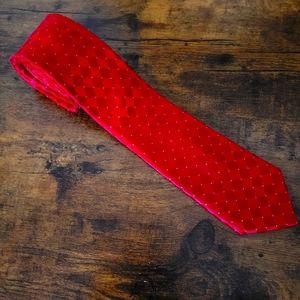 Men's Donald J. trump Signature Collection tie red diamonds. 100% Silk